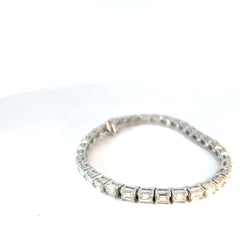 Platinum 11.38ct J VS2 East / West Emerald Cut Diamond Tennis Bracelet