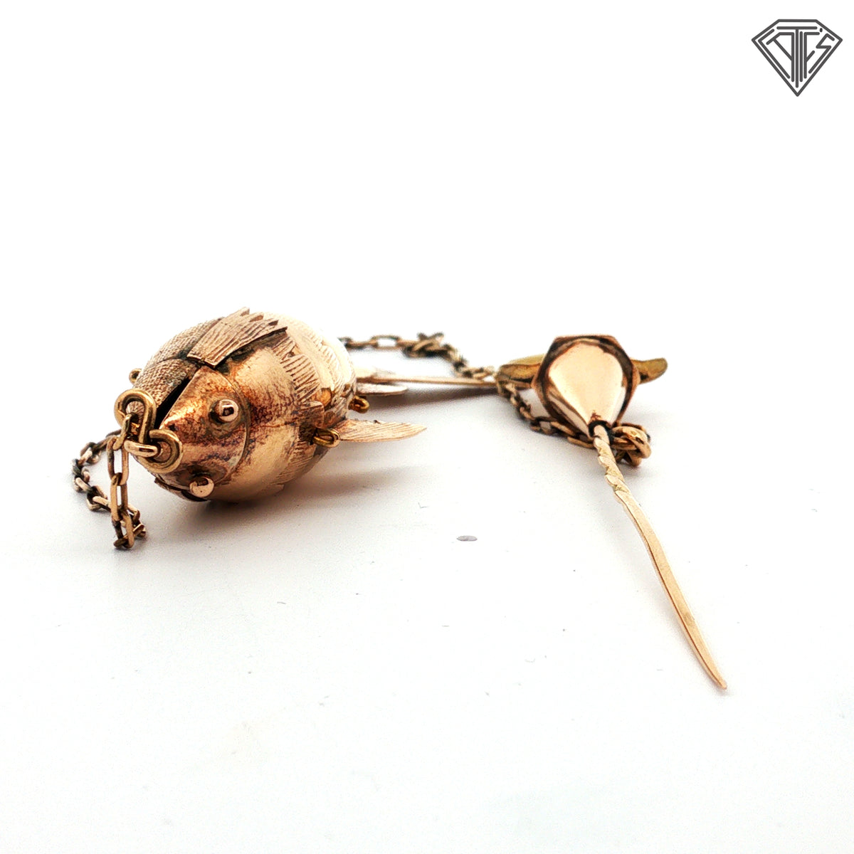 18k Yellow Gold Fisherman Stick Pin with 2 1/2 inch Articulated Fish 14.4 gram Vintage