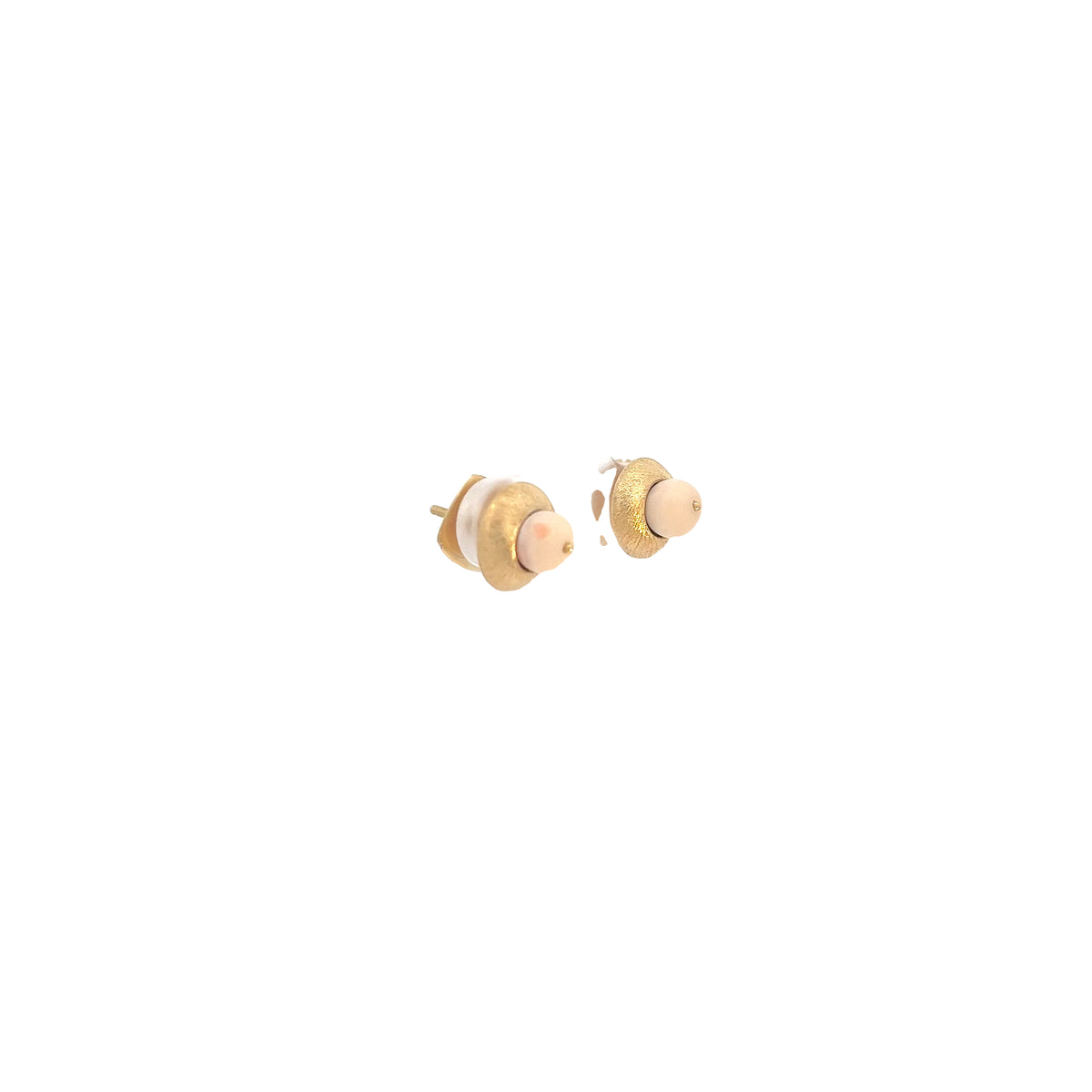 18K YELLOW GOLD VINTAGE BRESHED GOLD AND CORL EARRING