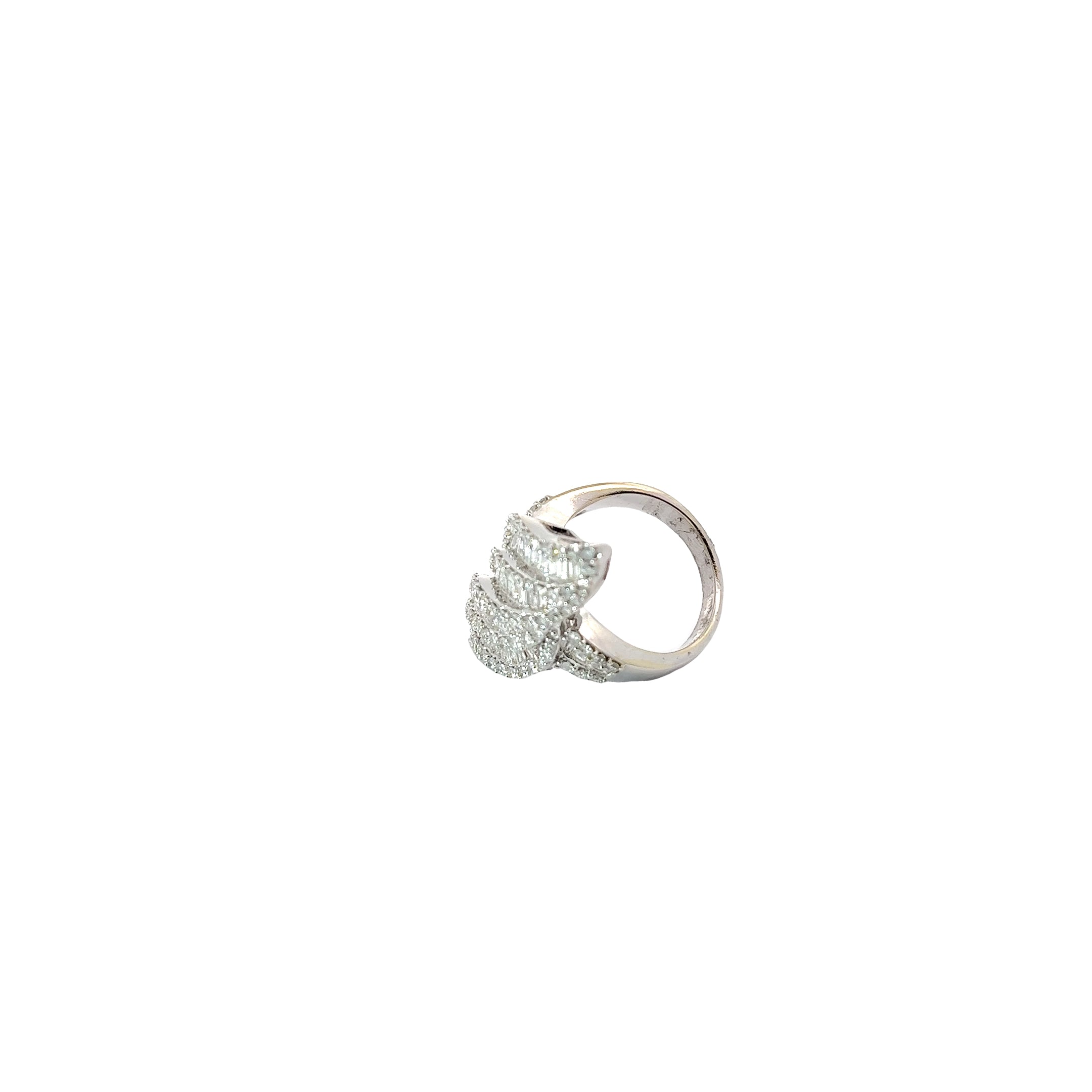 14k white gold 3.00ct H SI1 Baguette and Round diamond fashion ring