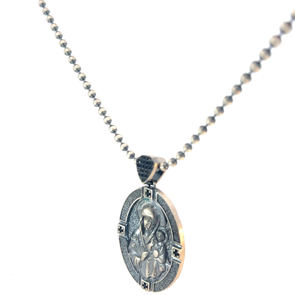 Sterling Silver 29.8 gram Beaded Necklace/ Mother of Perpethal with Black Onyx Pendant