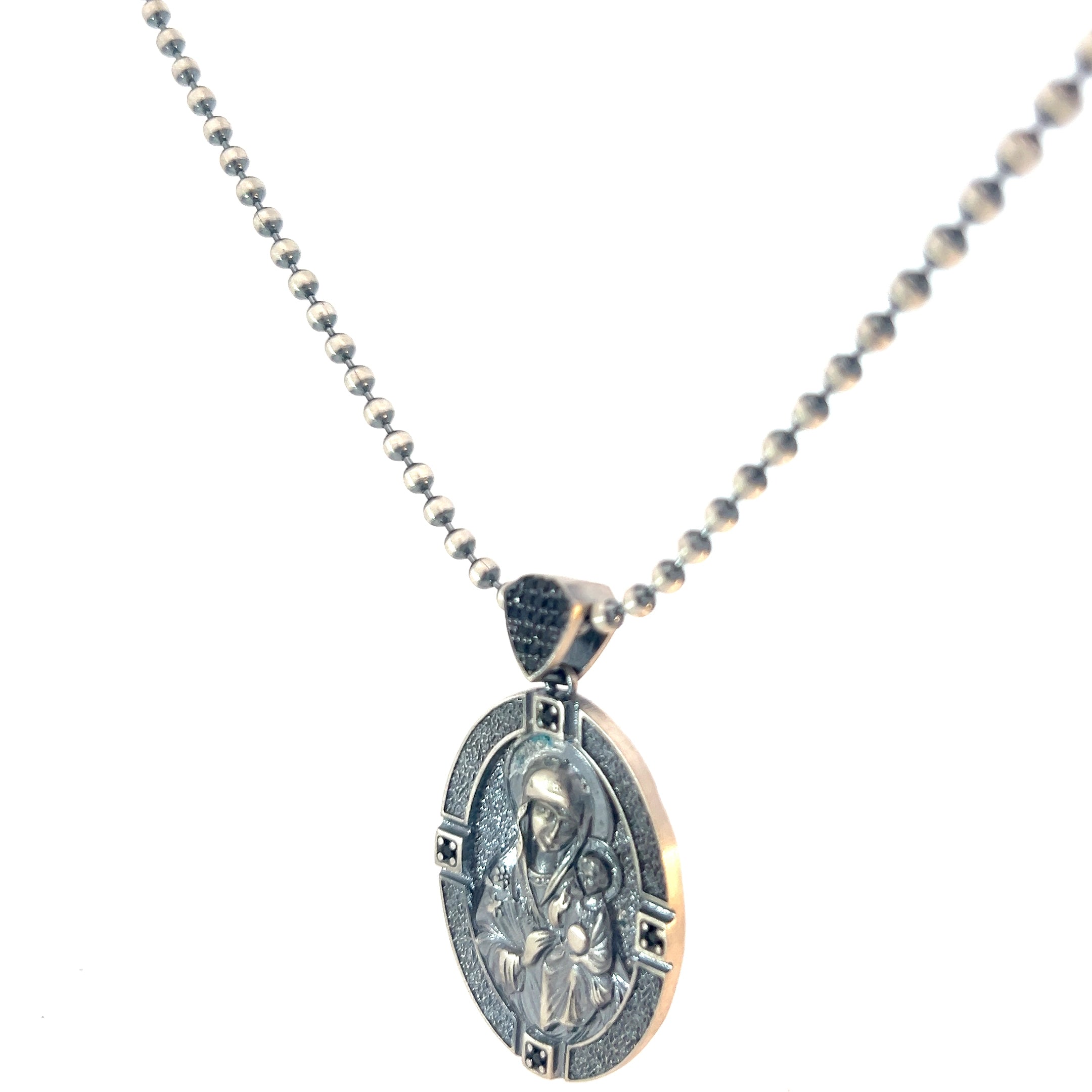 Sterling Silver 29.8 gram Beaded Necklace/ Mother of Perpethal with Black Onyx Pendant
