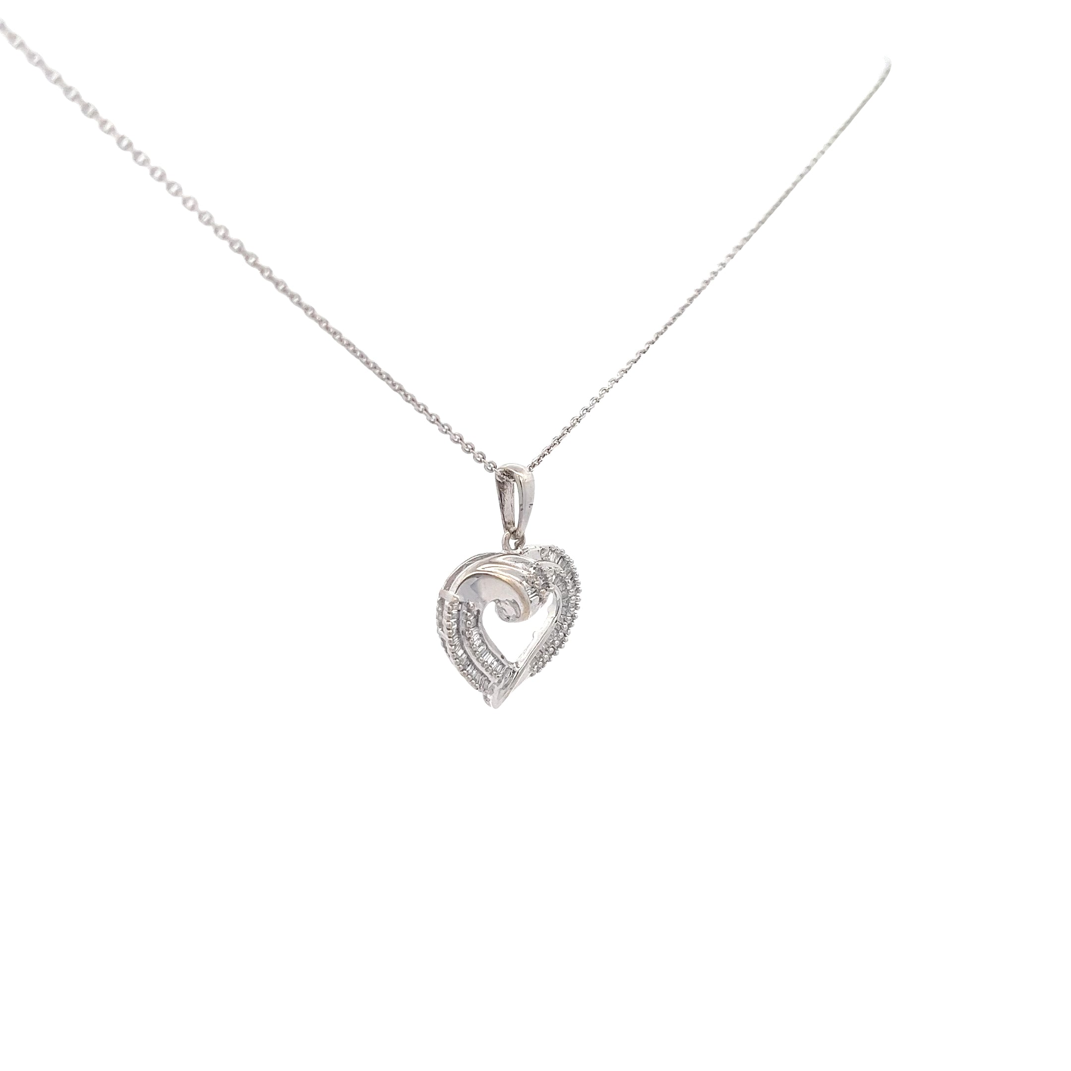 14k White Gold .35ct G SI1 Baguette Diamond Heart Necklace