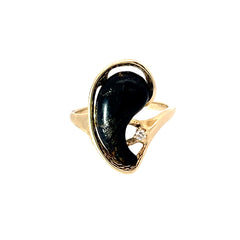 14K YELLOW GOLD VINTAGE BEAN SHAPED FOSSILIZED RING WITH .03CT DIAMOND