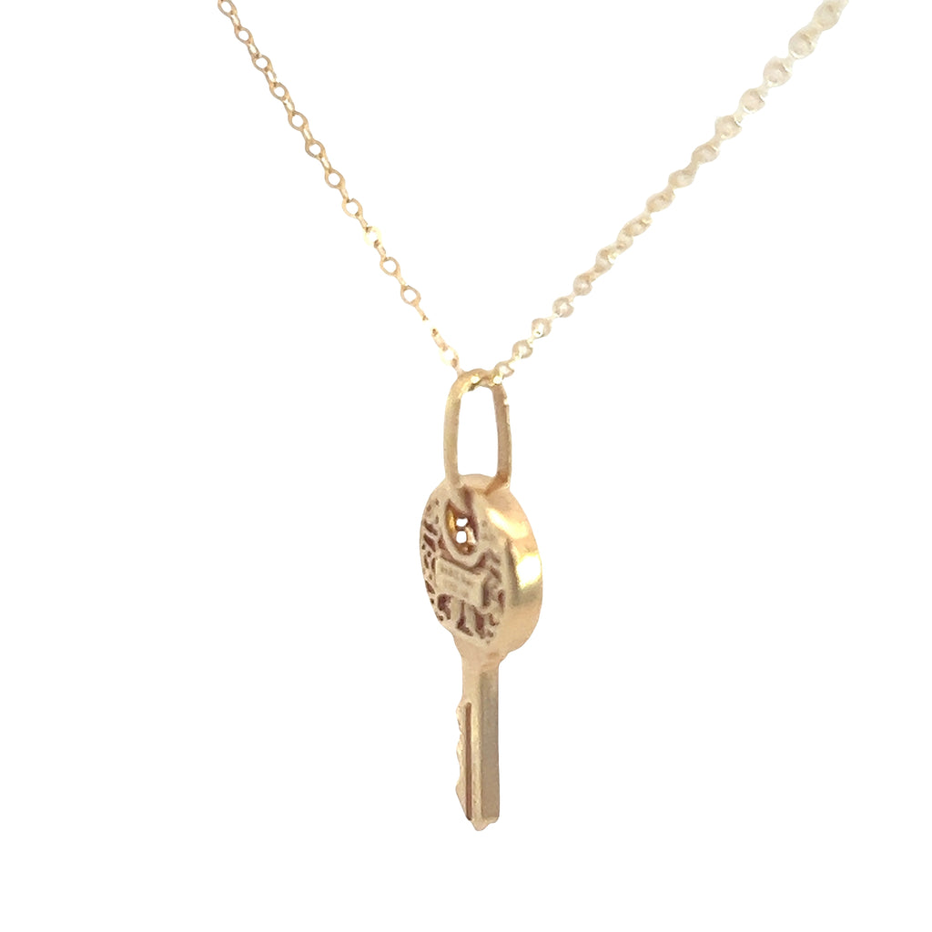 14k Yellow Gold Key Pendant 1.7 gram 18" inch