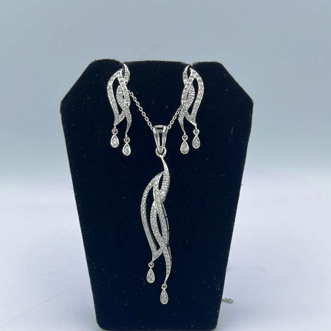 18k White Gold 1.51CT FVS2 Round Diamond Earrings and Pendant Set