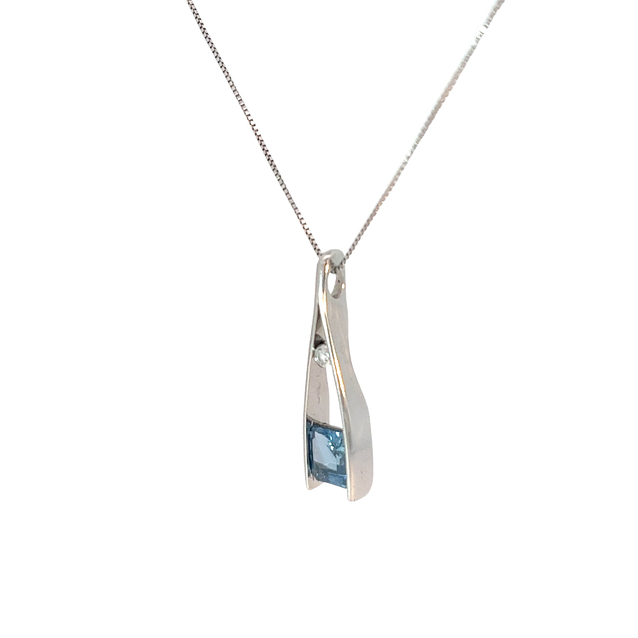 18k White Gold 1ct AAA Asher Cut Blue Sapphire and Round Diamond Necklace