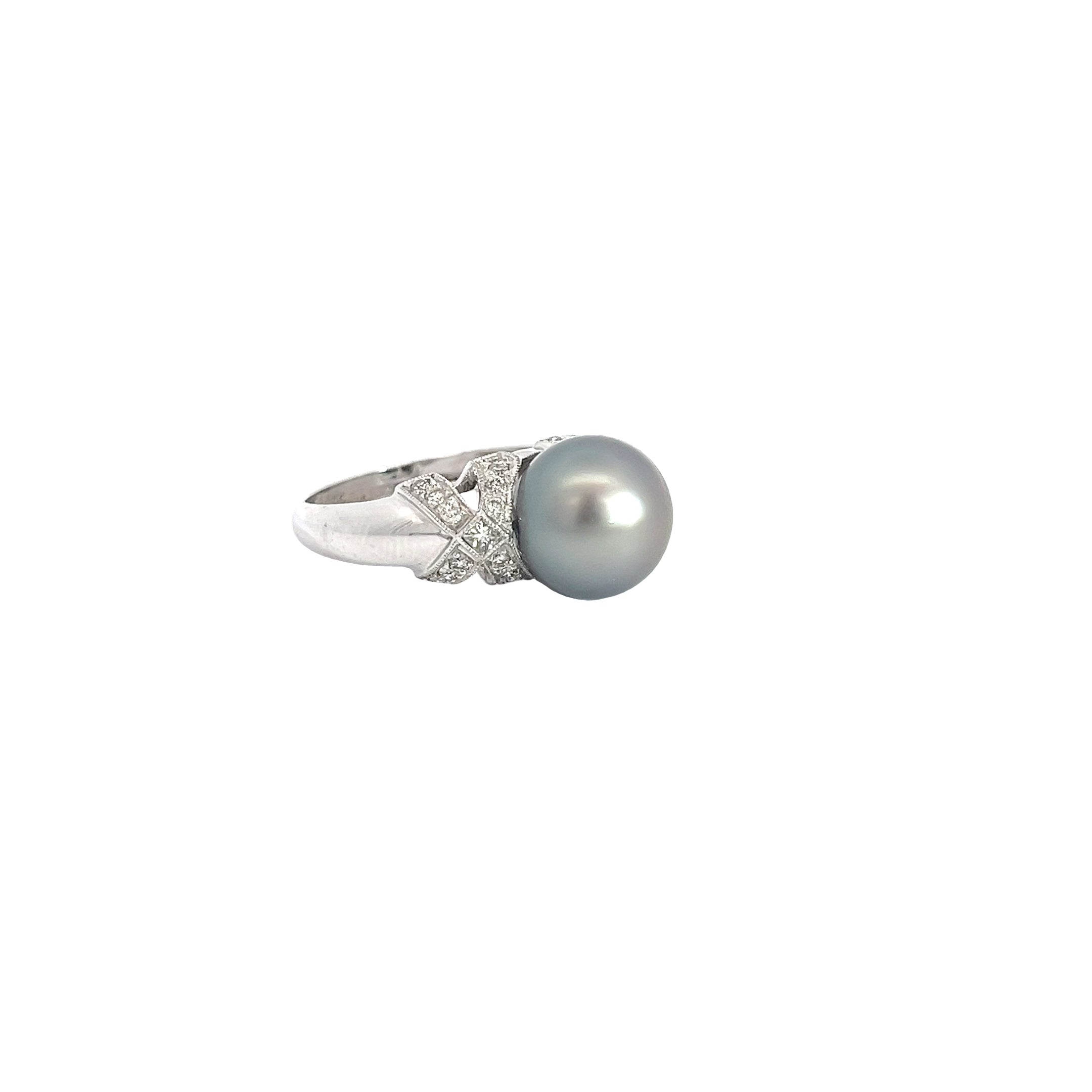 18k white gold .50ct G Vs2 Round Diamond and Tahitian Pearl ring 11mm