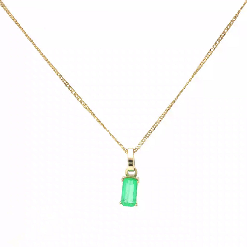 18k Yellow Gold .75ct Colombian Emerald Pendant Necklace