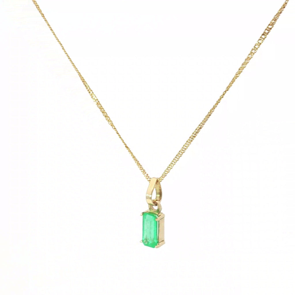 18k Yellow Gold .75ct Colombian Emerald Pendant Necklace