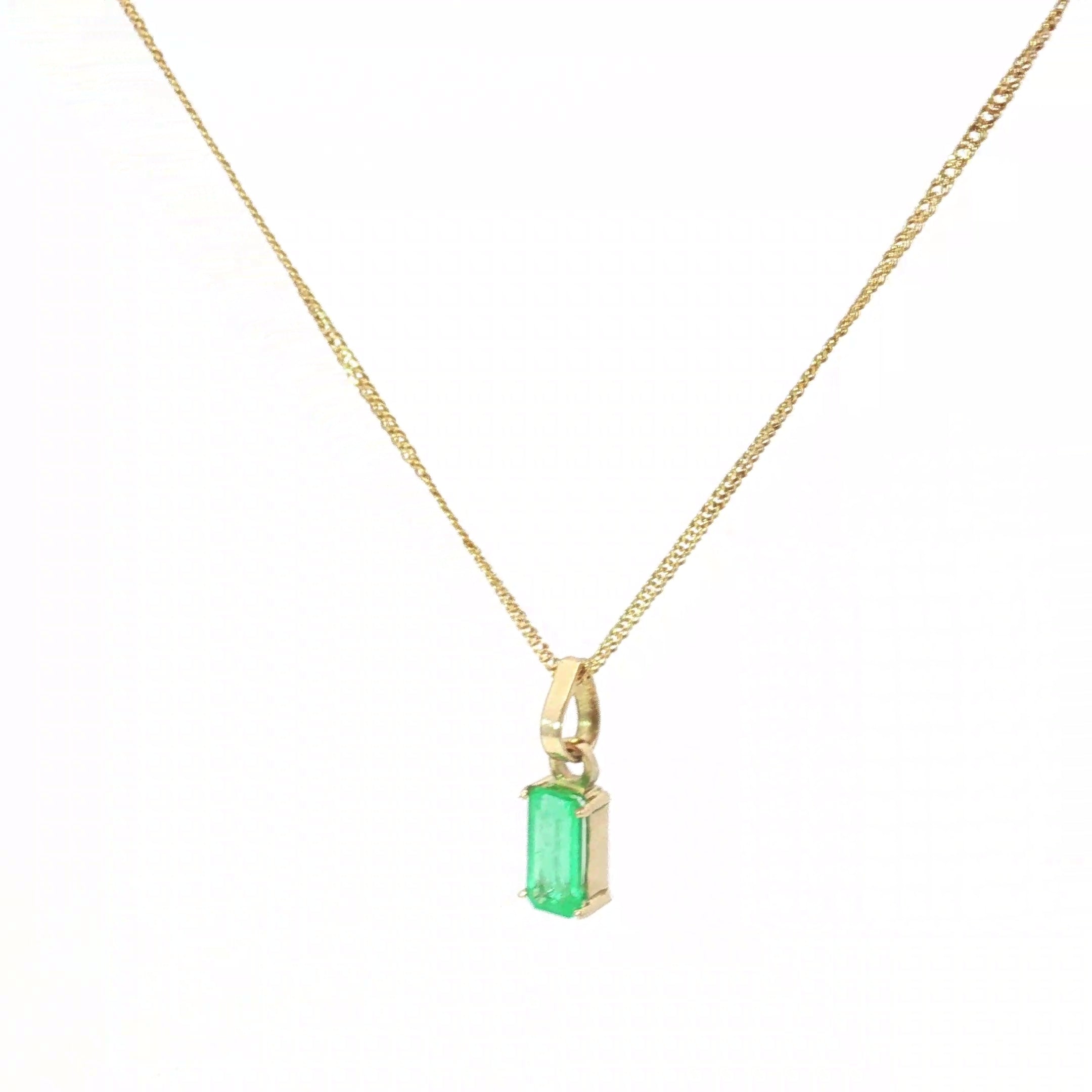 18k Yellow Gold .75ct Colombian Emerald Pendant Necklace