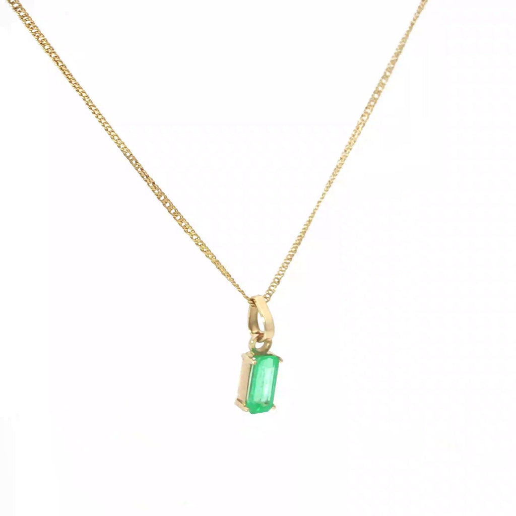 18k Yellow Gold .75ct Colombian Emerald Pendant Necklace