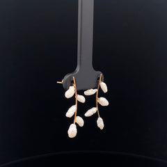 18k Yellow Gold Fresh Water White Pearl Seed earrings