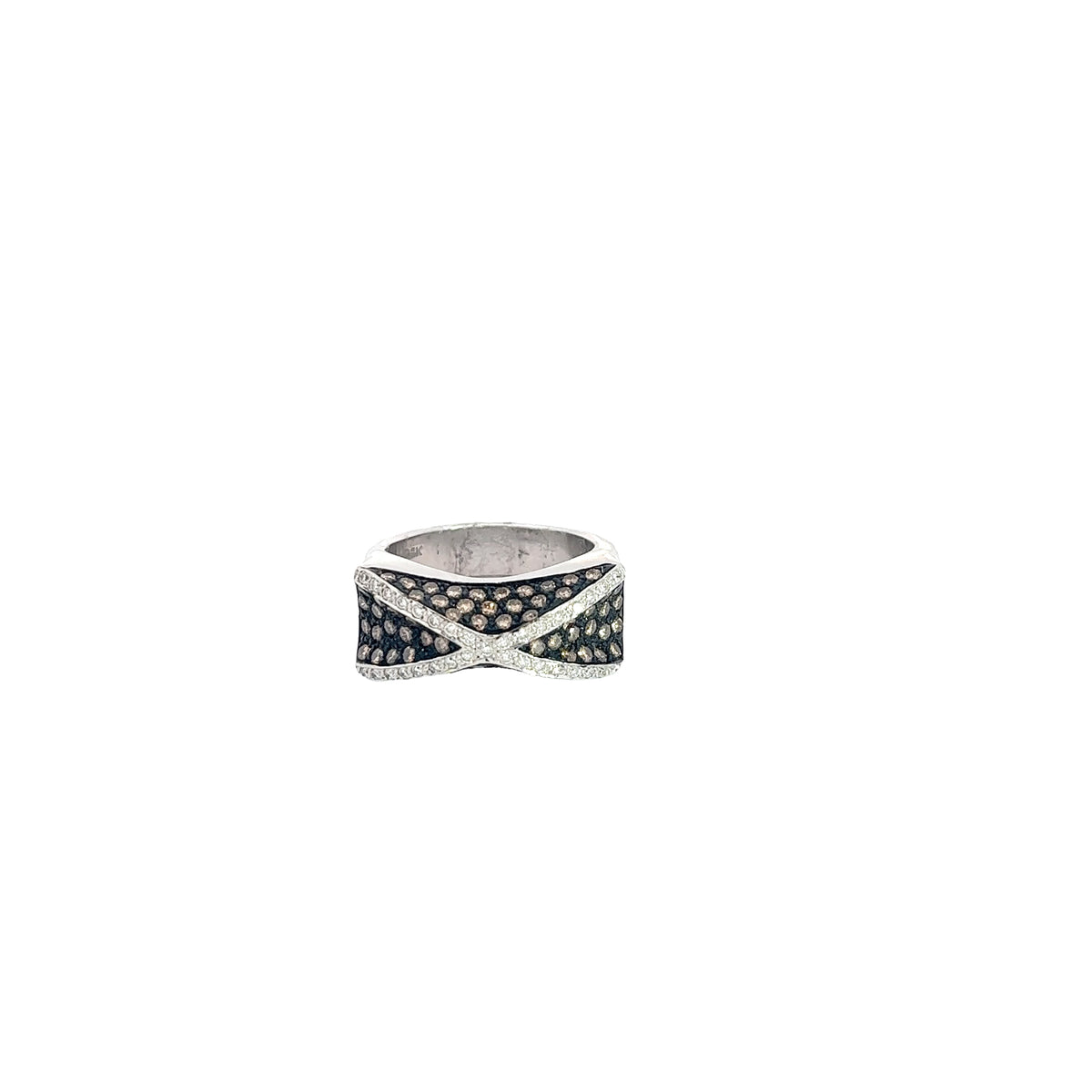 18k white gold 1.50ct Champagne and White total weight of diamond  ring