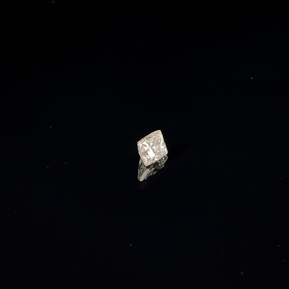 0.85ct H VS1 Cushion Loose Diamond Certified by GIA #2221732323