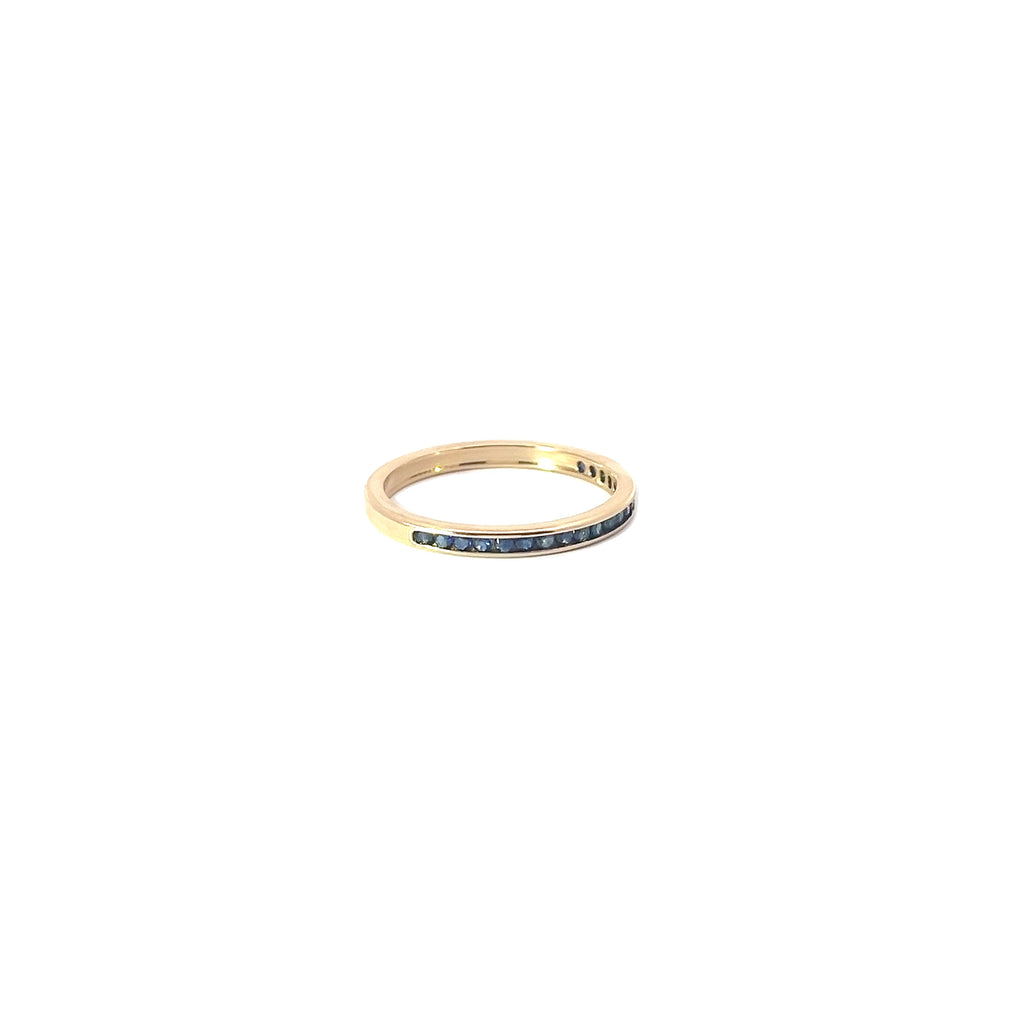 18k Yellow Gold .30ct AA Blue Sapphire 2.2mm Wide 2.5 Gram size 7.5