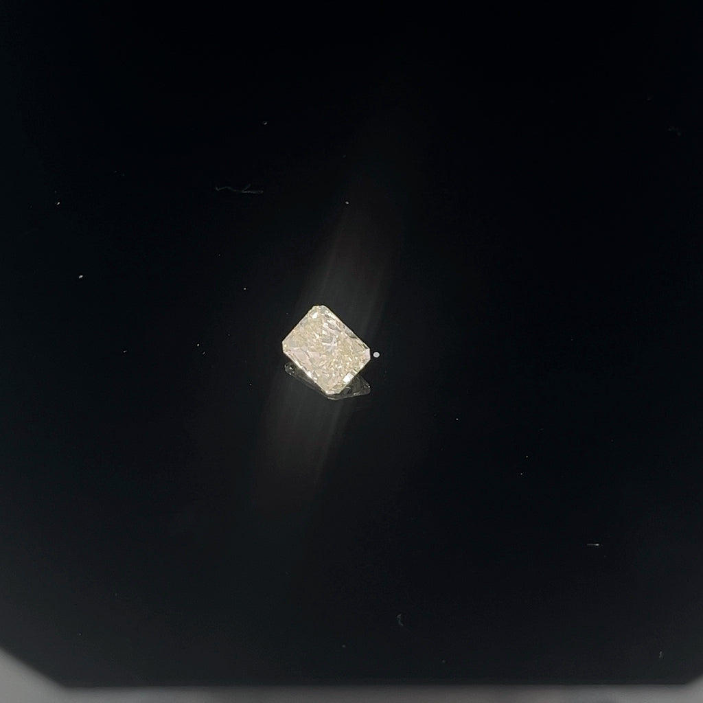 0.95 CUT-CORNERED RECTANGULAR MODIFIED BRILLIANT U TO V RANGE VS1 GIA #1156772373 CERTIFIED DIAMOND
