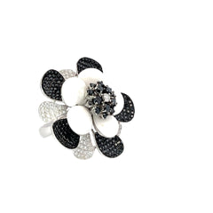 18k White Gold 2.50ct Round Black Diamond and 1.00ct F VS1  Round White Diamond Flower Fashion Ring