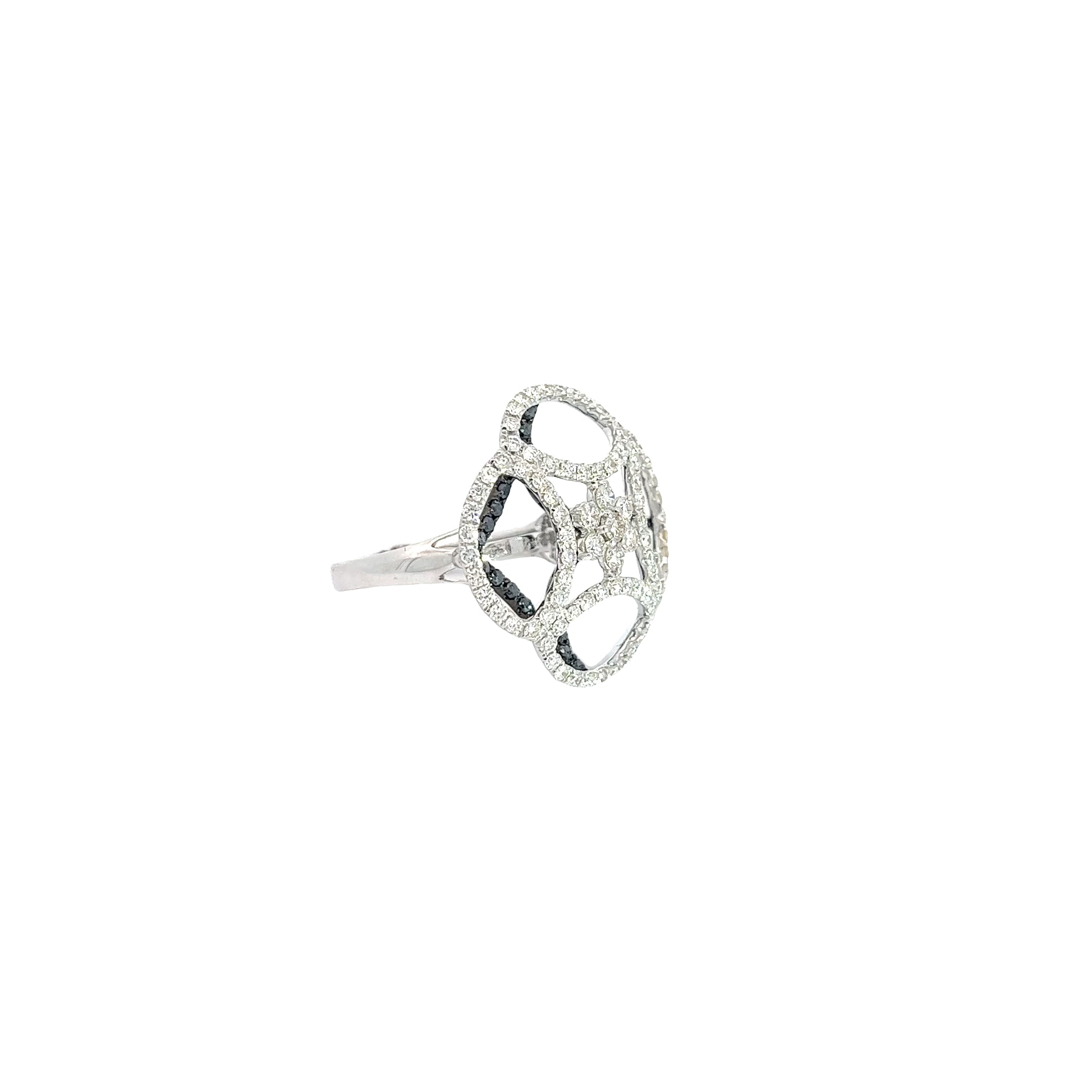 18k White Gold 1.05ct F VS2 Round White Diamond and surround by .25ct Round Black Diamond Ring