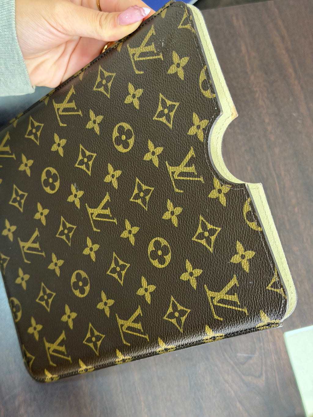 Pre-Loved Louis Vuitton Monogram Canvas Tablet Sleeve/ i Pad Case 9.5 x 8 mm