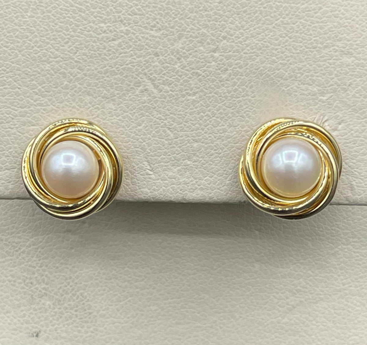 14KY 6MM GOLD/PEARL EARRING