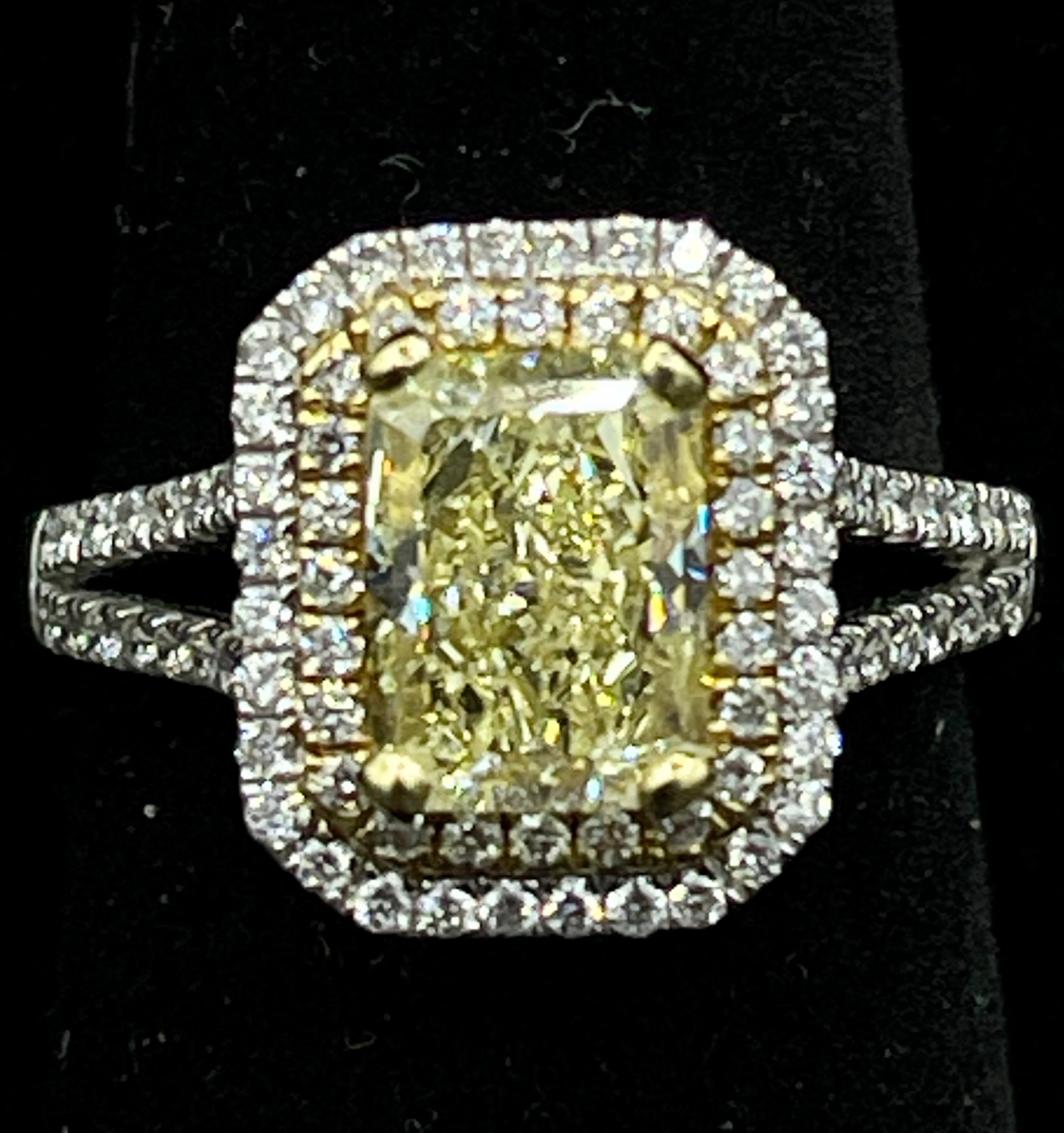 Ladies 18k Two Toned GIA certified Natural Fancy Light Yellow Diamond Ring