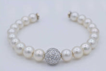 Load image into Gallery viewer, Ladies 18k white gold Diamond and Pearl Bracelet