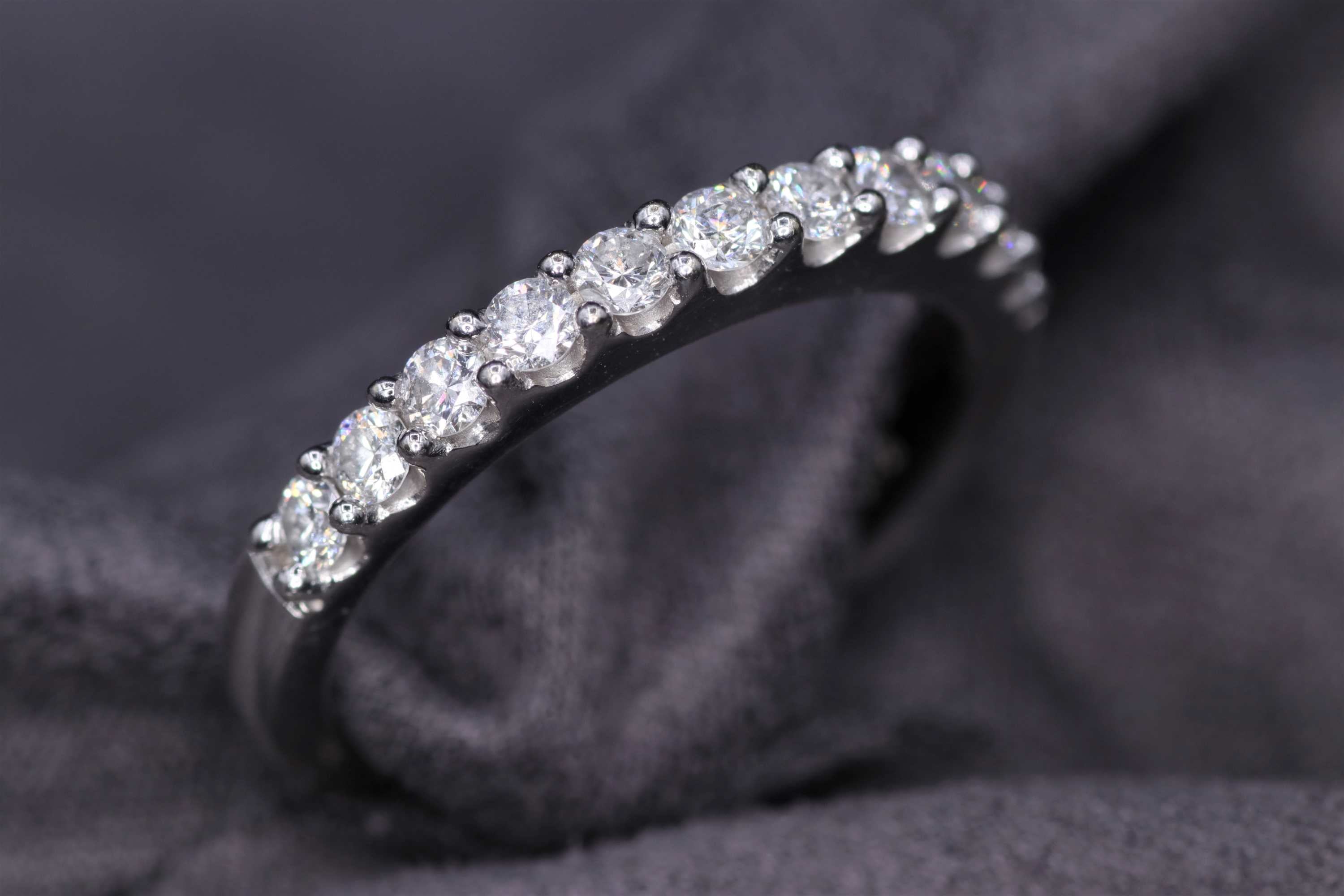 Ladies 14k white gold diamond wedding ring