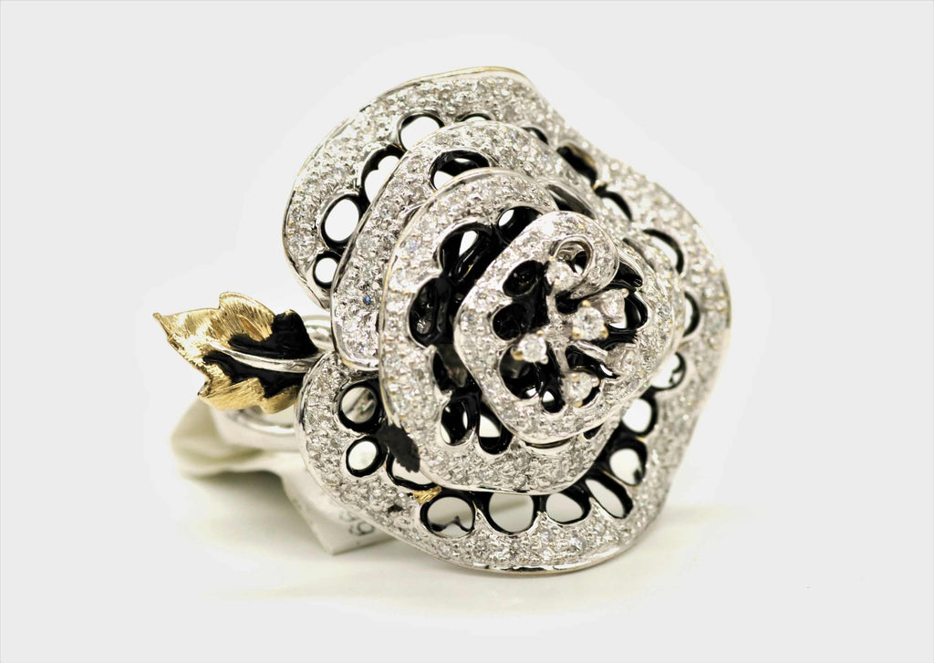 Ladies Vintage 18k white gold Diamond and enamel Flower Ring