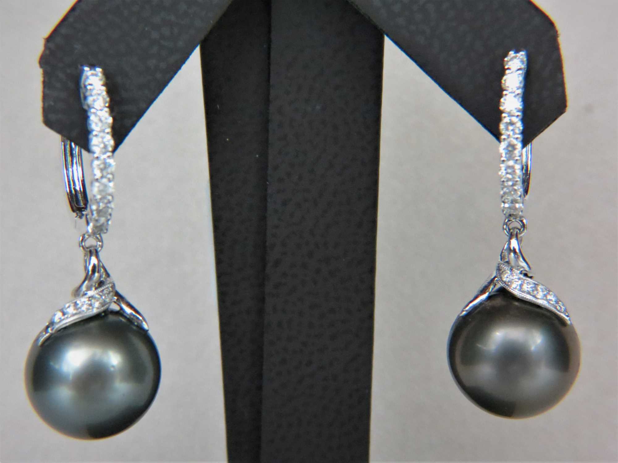 Ladies 18k white gold diamond and Tahitian Pearl earrings
