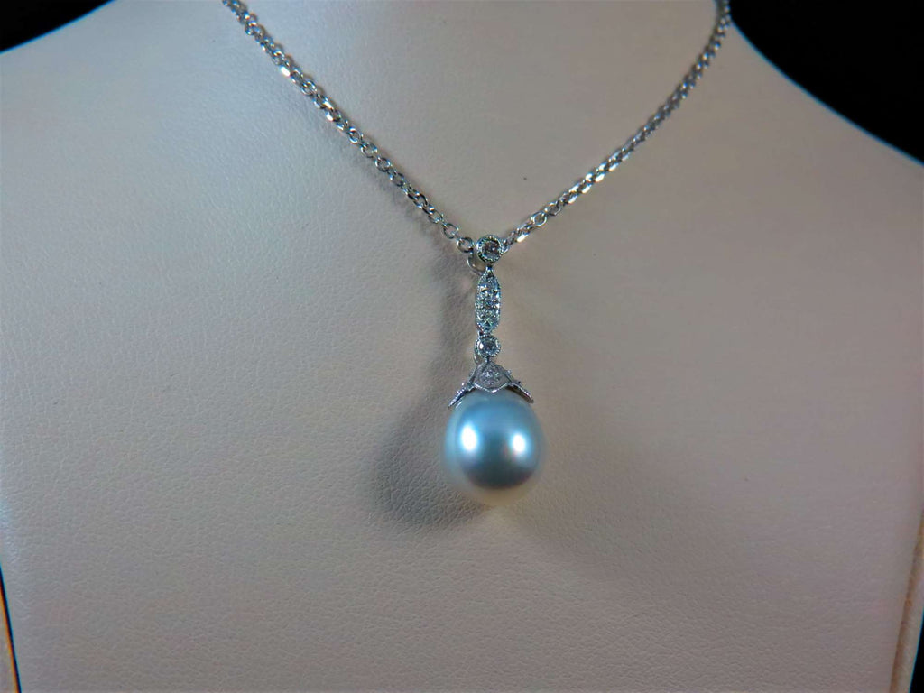 Ladies 18k white gold Diamond and pearl necklace