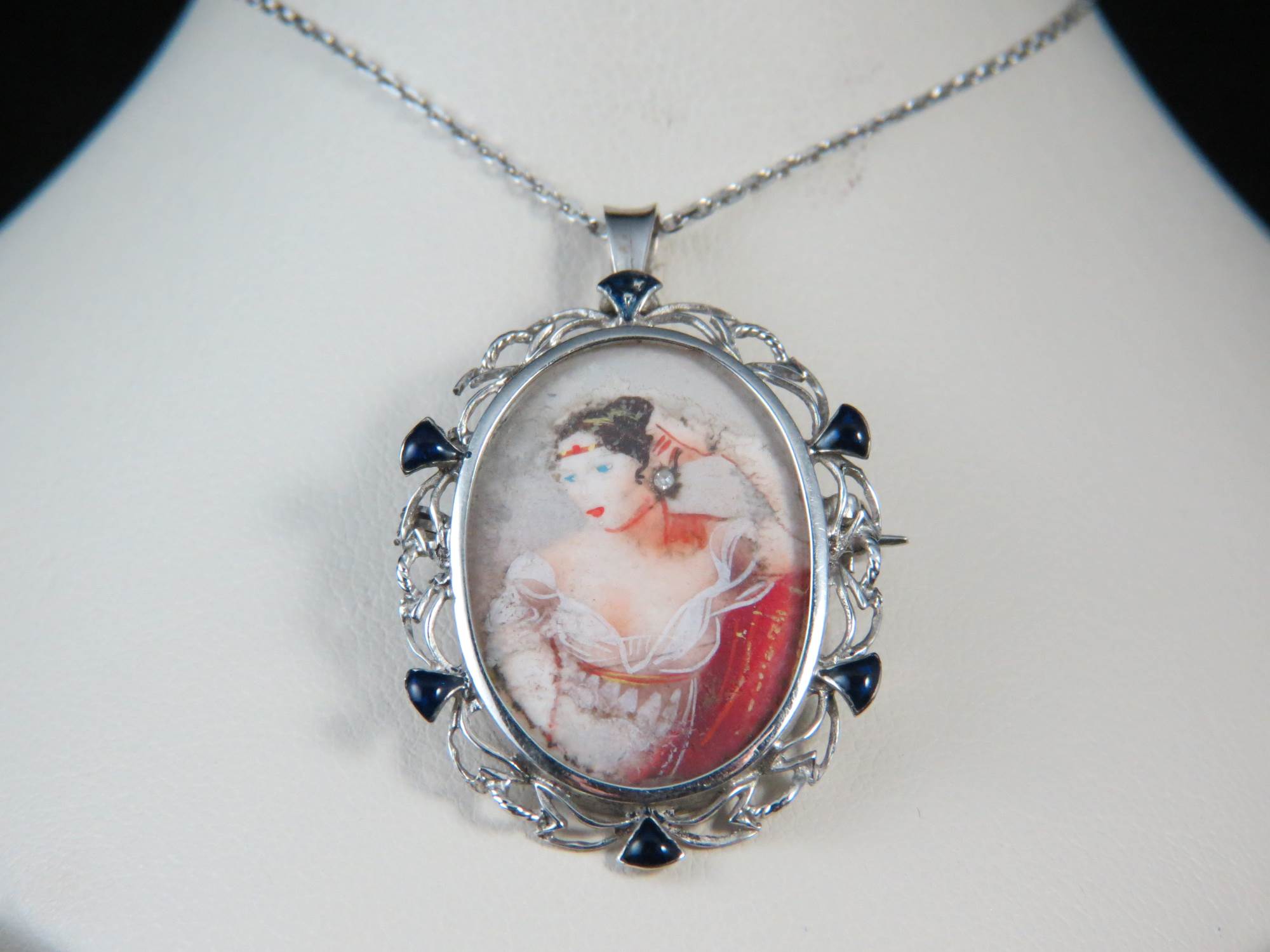 Ladies 18k white gold Vintage Hand painted Cameo