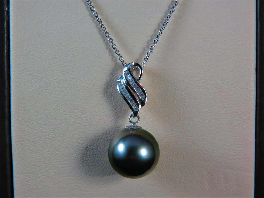 Ladies 18k white gold Tahitian Pearl and Diamond Necklace