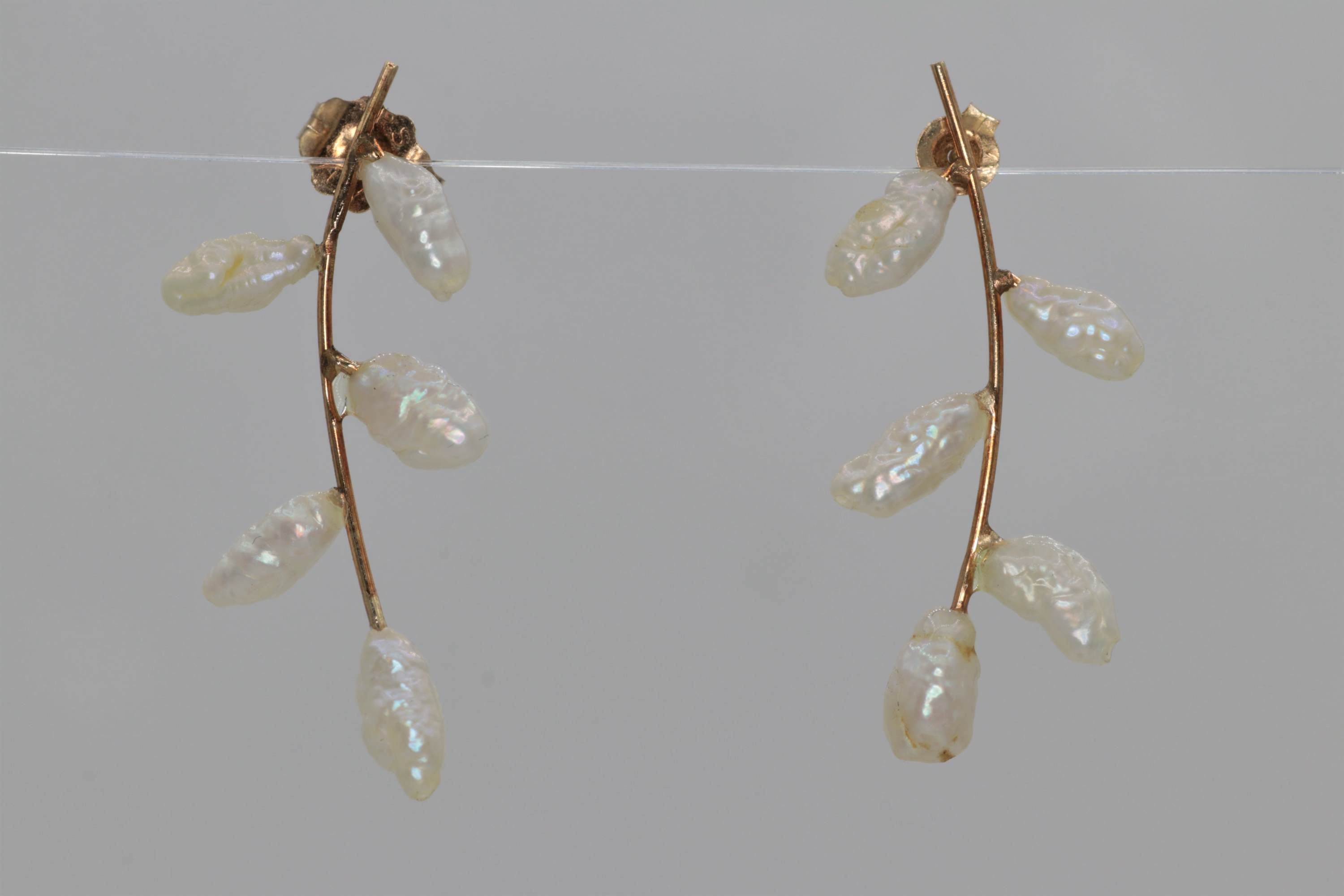 Ladies 18k yellow gold Pearl Seed earrings