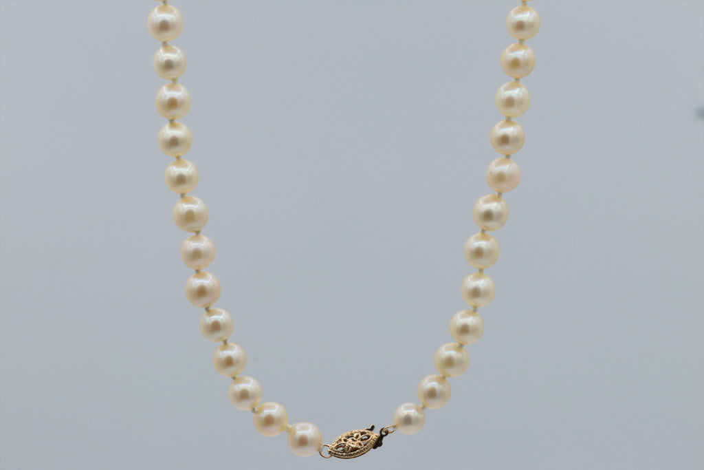Ladies 14k yellow gold Akoya Pearl Necklace