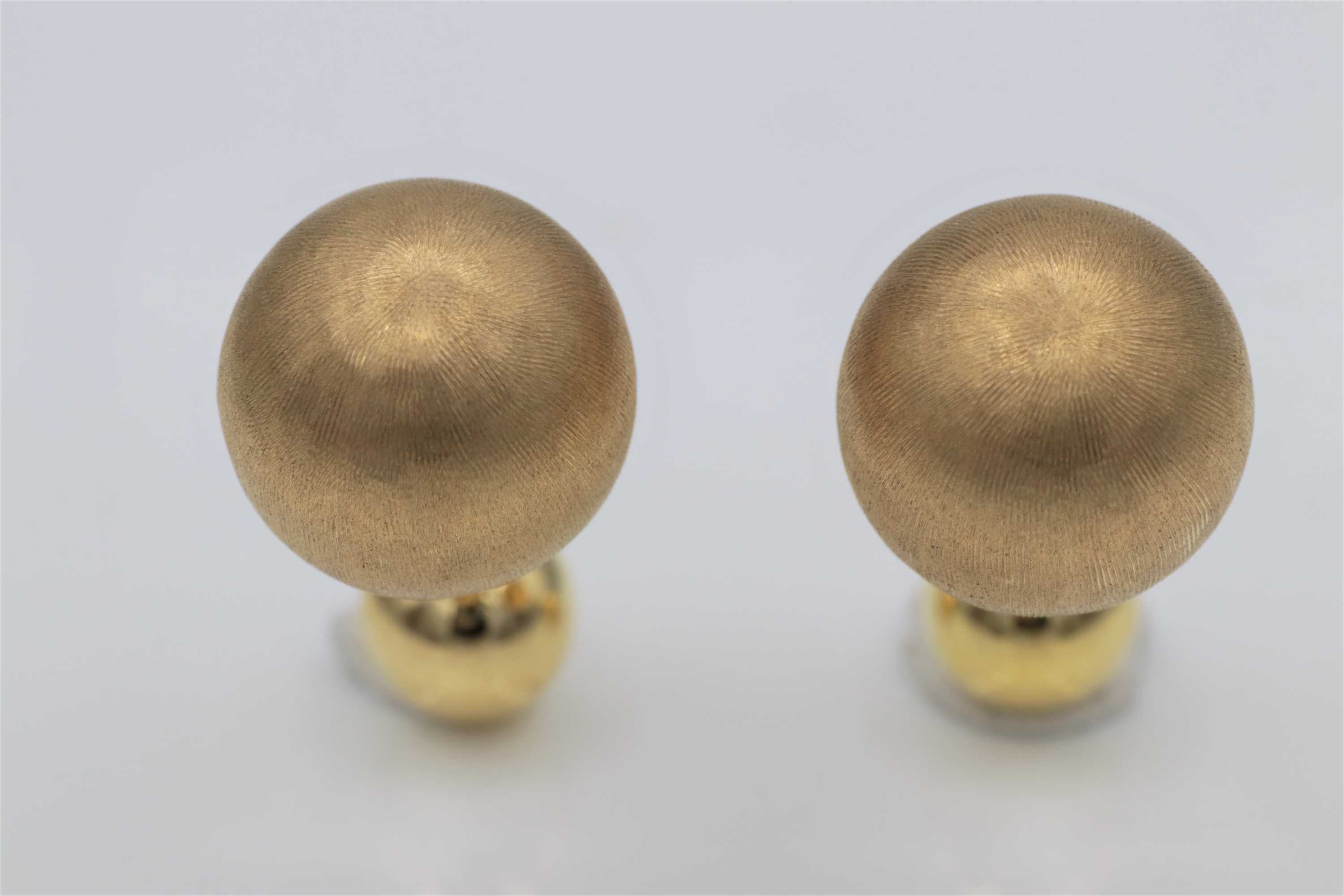 Ladies 18k Yellow Gold Satin Ball Earrings