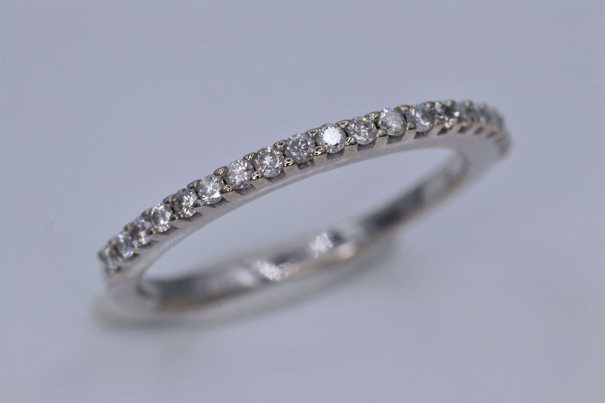 Ladies 14k white gold Diamond wedding band ring