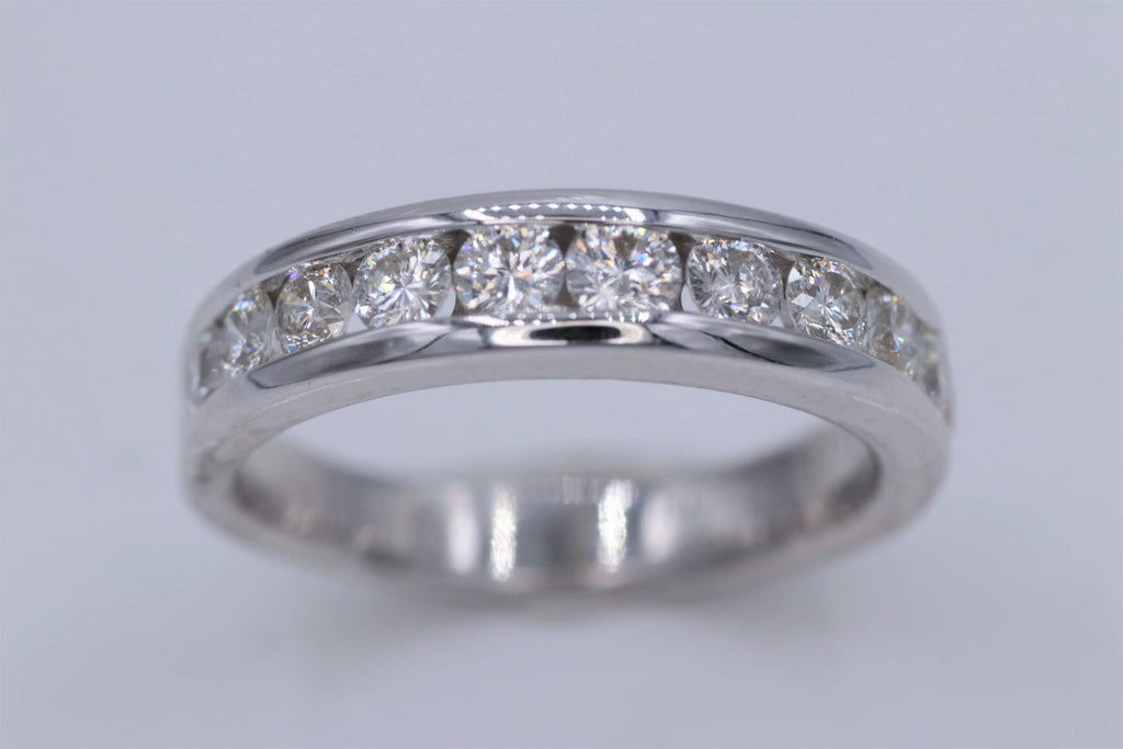 Ladies 18k white gold Round Diamond Eternity ring