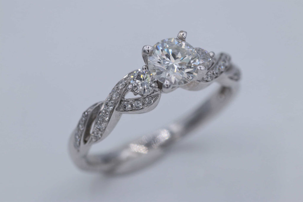 Ladies 14k white gold Diamond Engagment Ring