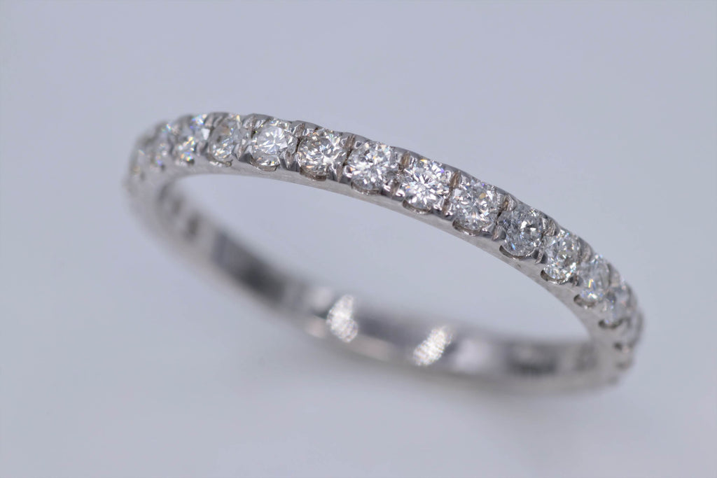 Ladies 14k white gold Diamond eternity ring