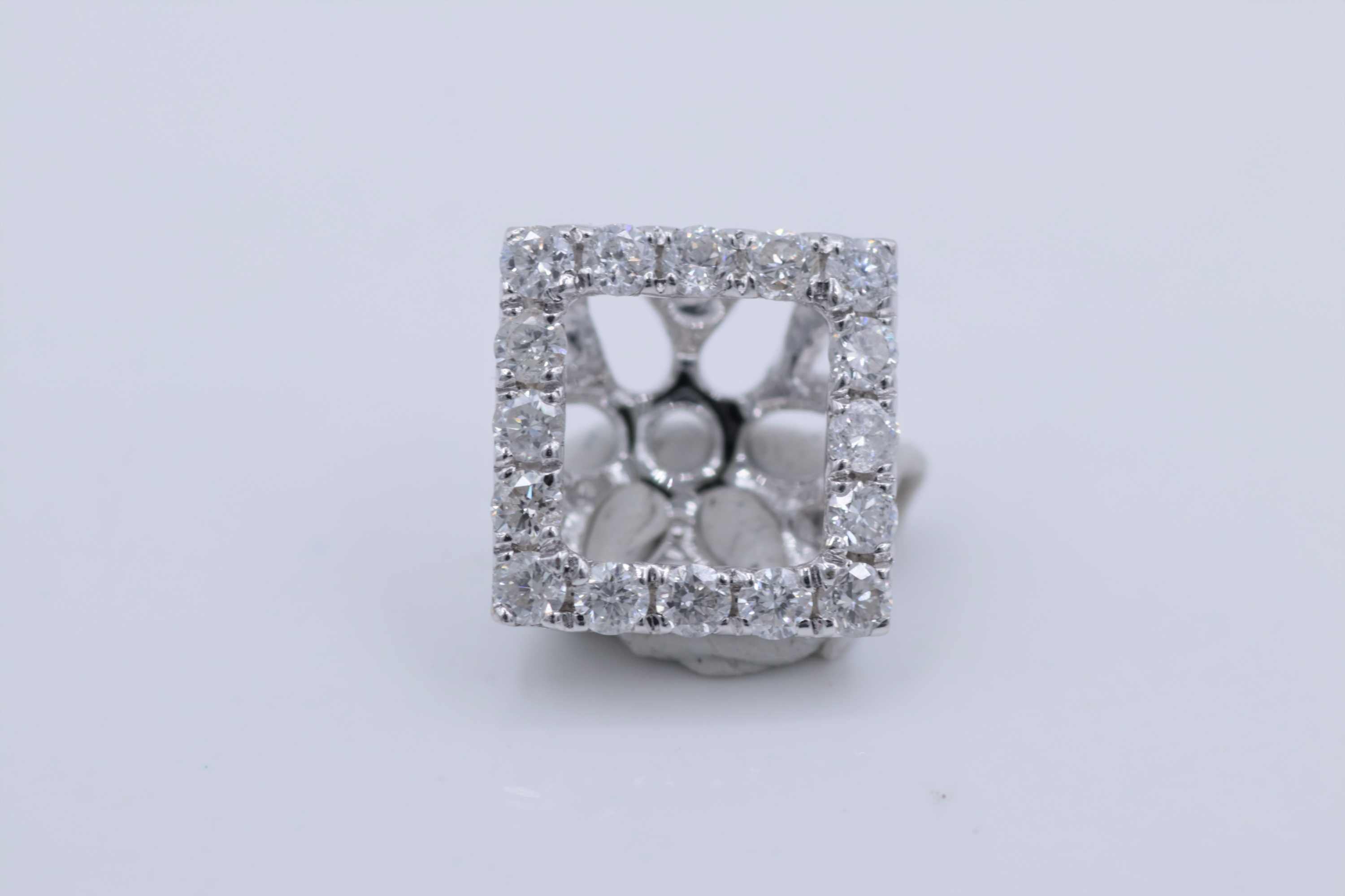 18k White Gold .40ct G VS2 Round Diamond Stud Jackets