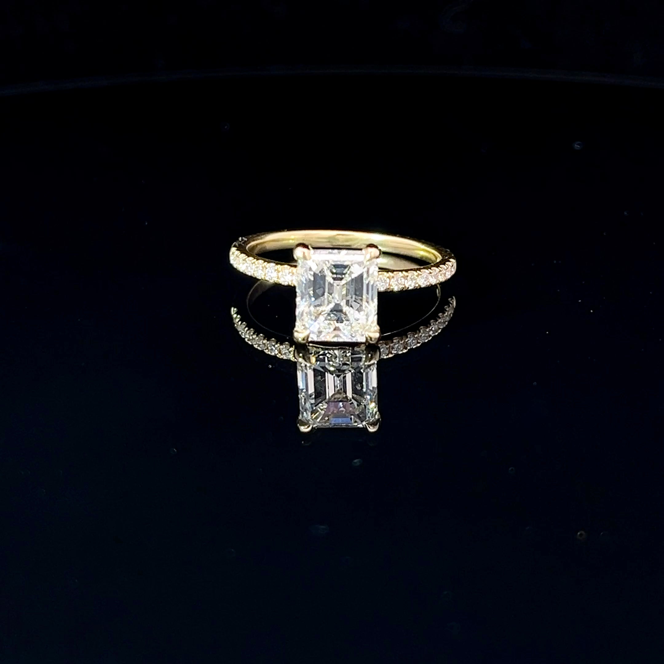 18k yellow gold 2.01ct G VVS2 Emerald Cut Natural Diamond Engagement Ring Certified By GIA #5191819106