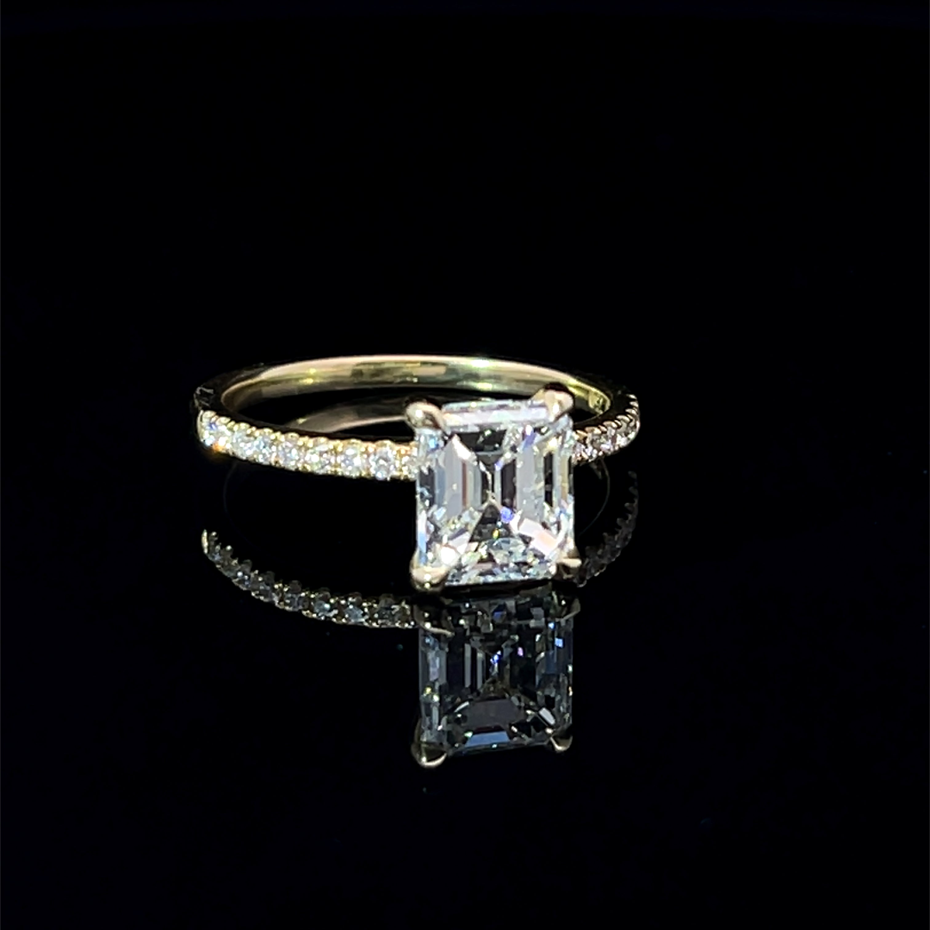 18k yellow gold 2.01ct G VVS2 Emerald Cut Natural Diamond Engagement Ring Certified By GIA #5191819106