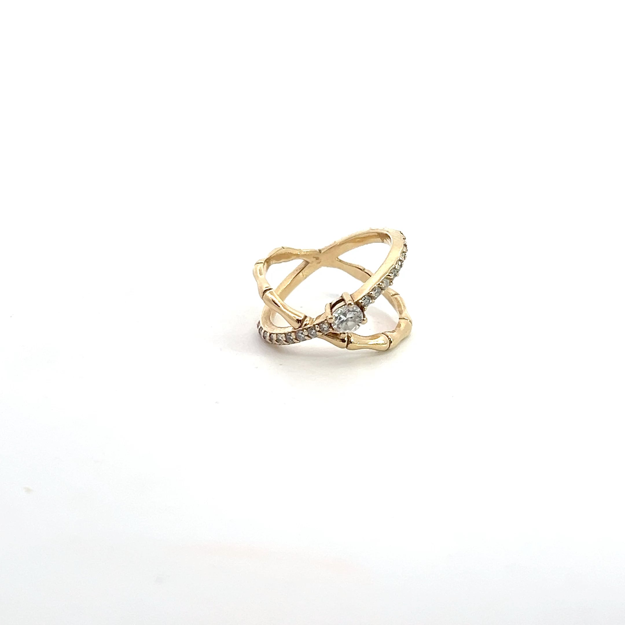 14k Yellow Gold .25ct G SI1 Center Round Diamond/ along the side .30ct G SI1 Round Diamond Bamboo Criss/Cross Ring