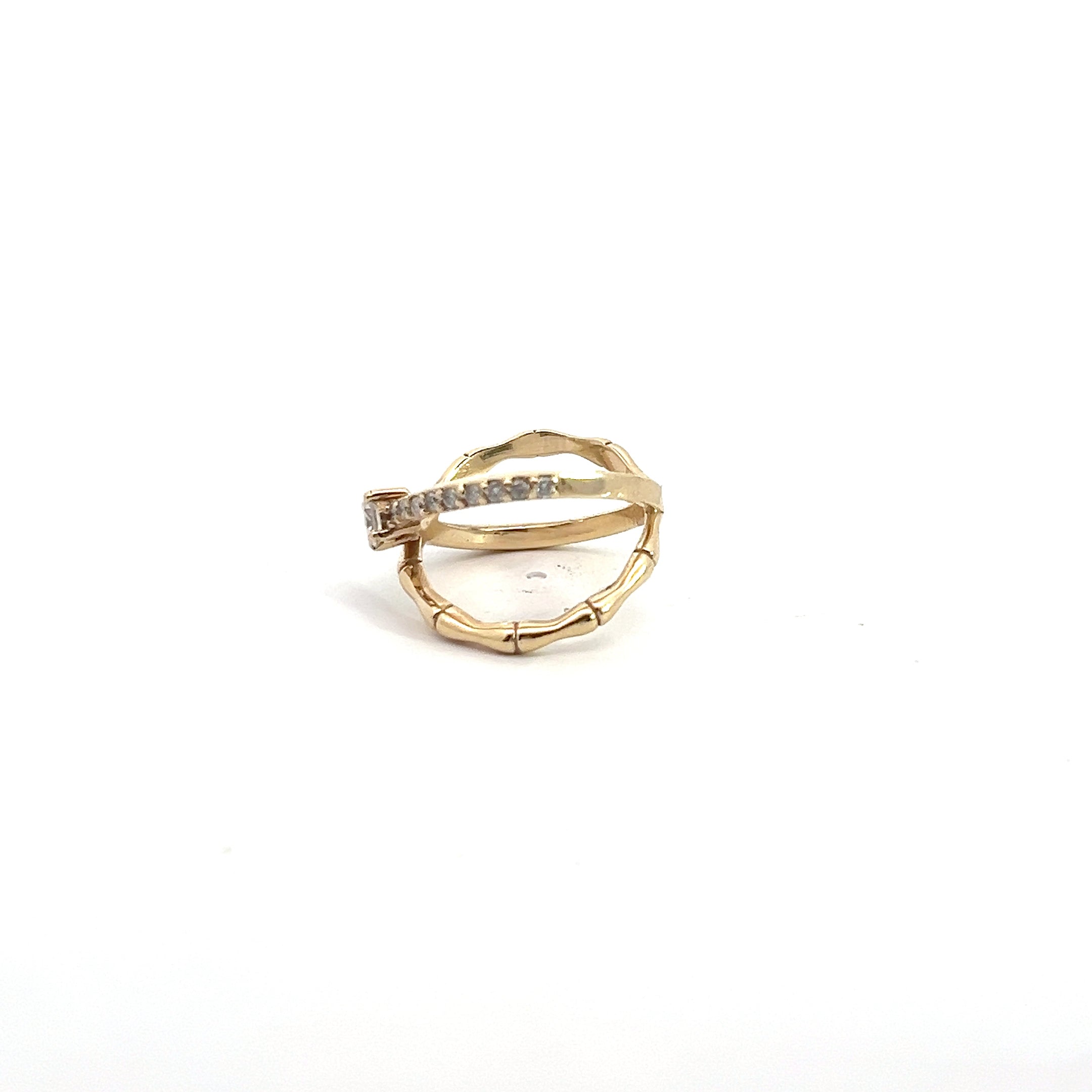 14k Yellow Gold .25ct G SI1 Center Round Diamond/ along the side .30ct G SI1 Round Diamond Bamboo Criss/Cross Ring