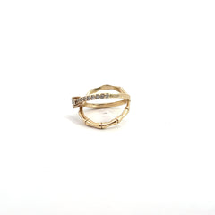 14k Yellow Gold .25ct G SI1 Center Round Diamond/ along the side .30ct G SI1 Round Diamond Bamboo Criss/Cross Ring