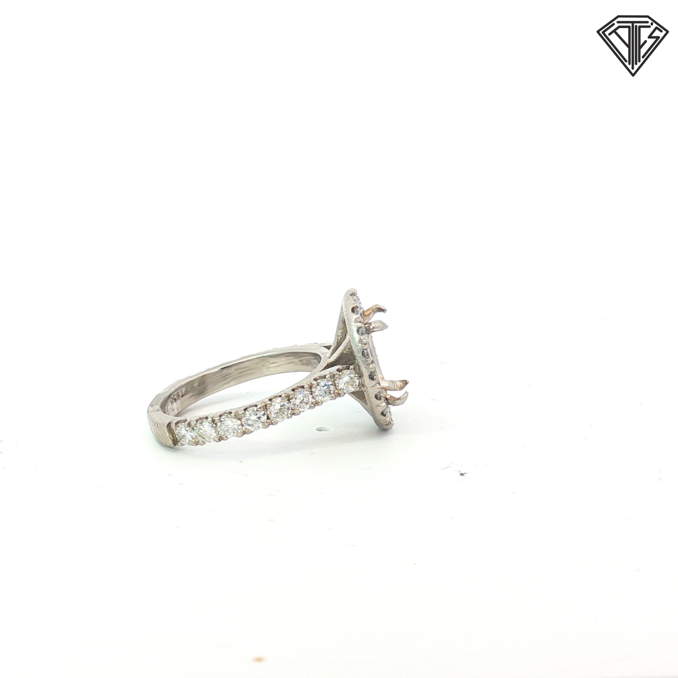 Platinum 1.25ct E VS1 Round Diamond Mounting For Oval Shape Diamond Ring