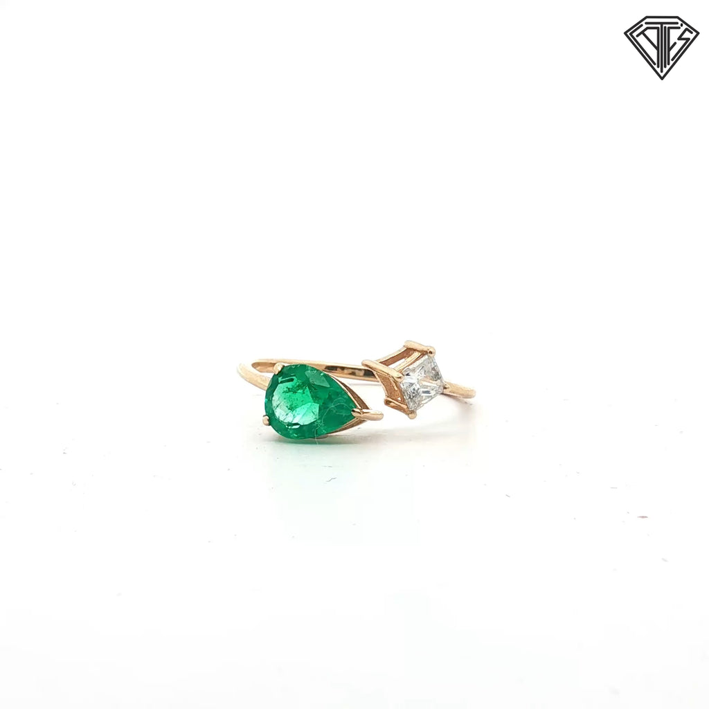 14k Yellow Gold 1.00ct Pear Shape Emerald / .50ct H SI1 Princess Cut Diamond Toi et Moi Ring  Size 7.5