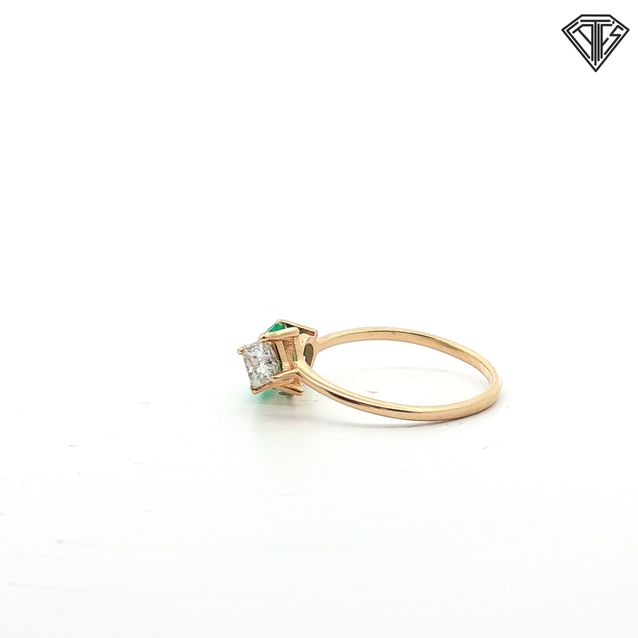 14k Yellow Gold 1.00ct Pear Shape Emerald / .50ct H SI1 Princess Cut Diamond Toi et Moi Ring  Size 7.5