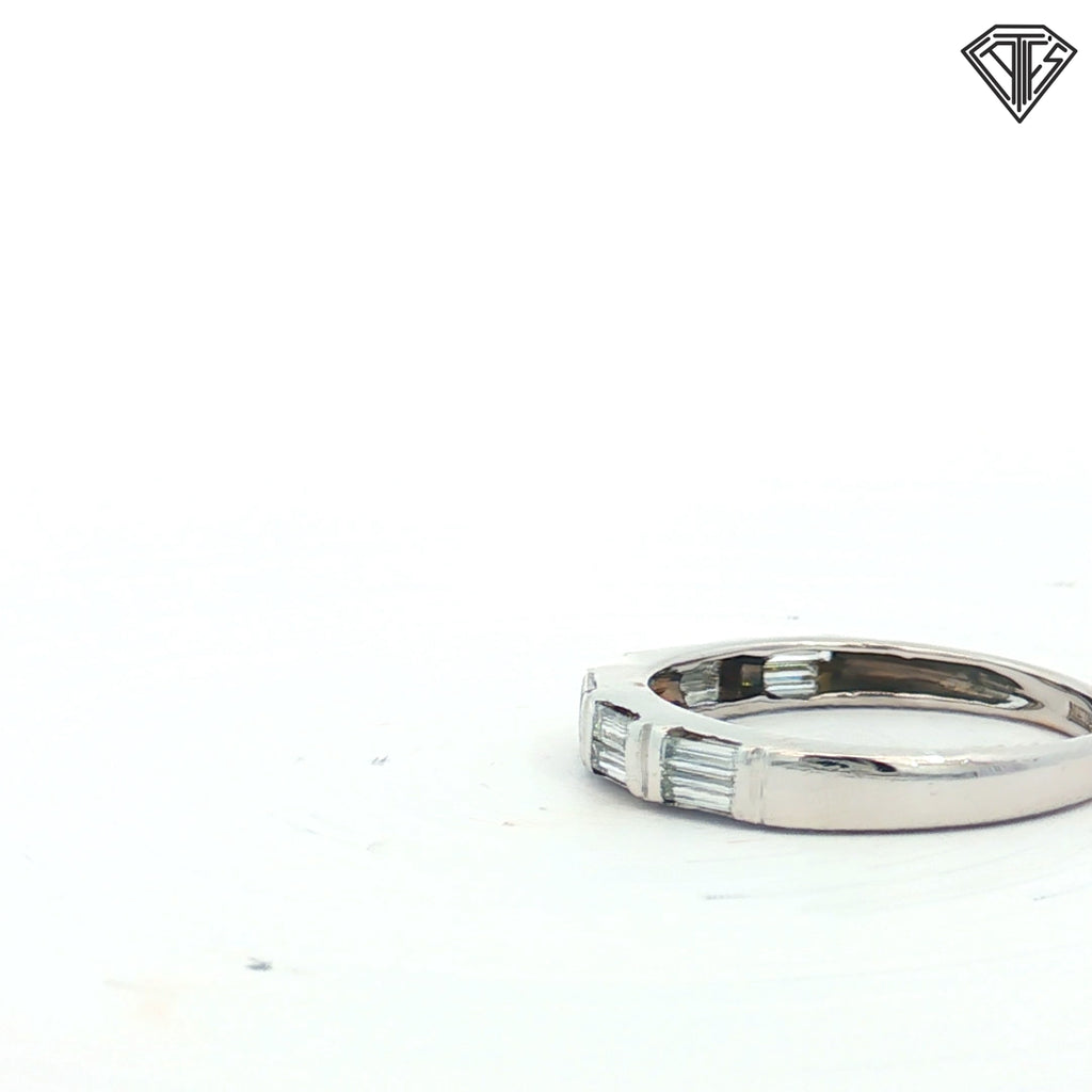14k White Gold .60ct G/H VS2 /SI1 (6) Baguette Diamond Band Size 6.5